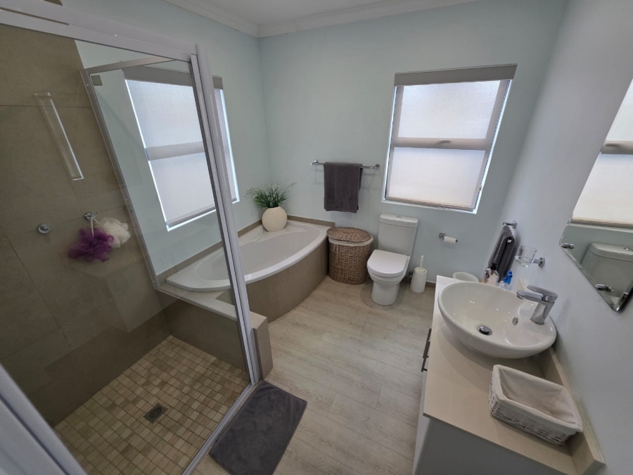 5 Bedroom Property for Sale in Marina Martinique Eastern Cape